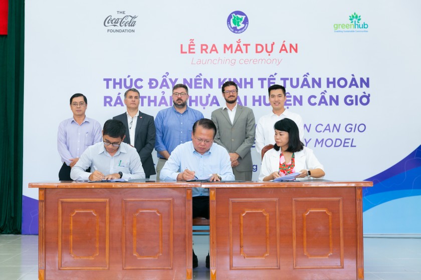 Đại diện chính quyền huyện Cần Giờ và GreenHub, Công ty Duy Tân ký kết thoả thuận hợp tác triển khai dự án